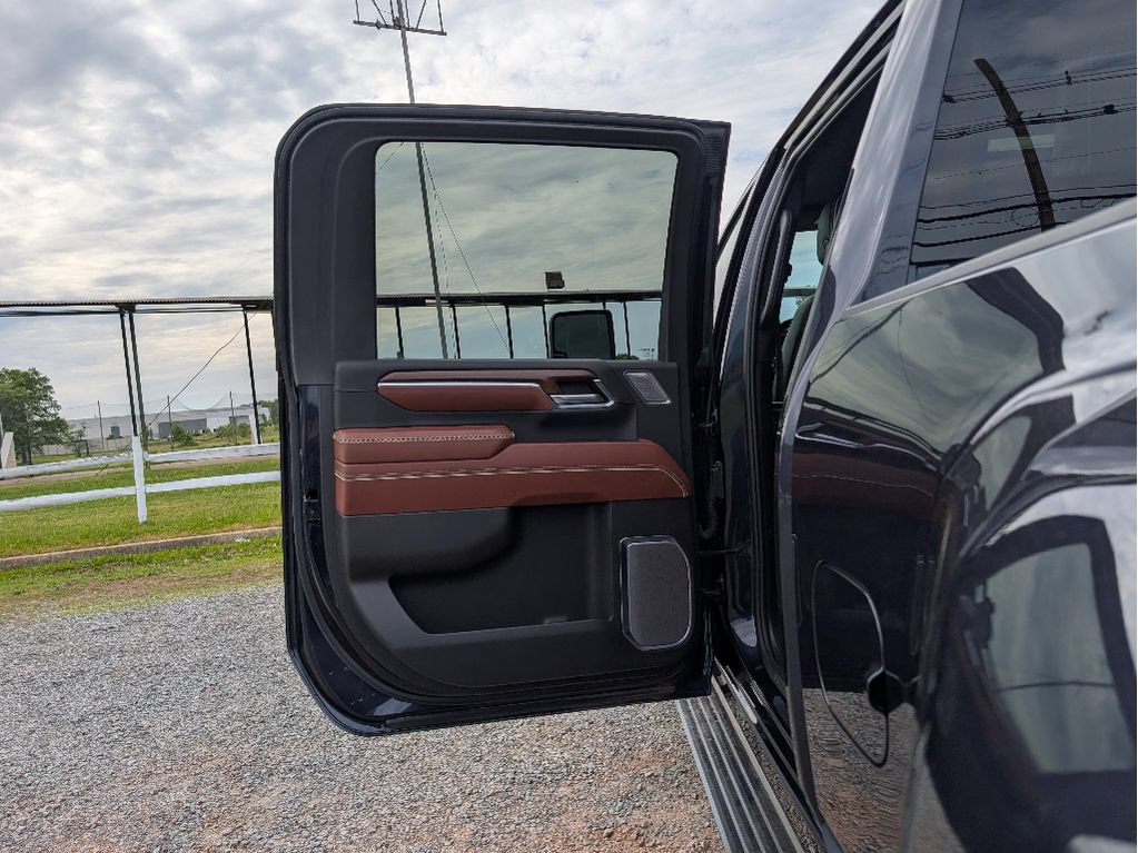 Used 2024 GMC Sierra 3500 Denali Ultimate AWD/4WD image 12
