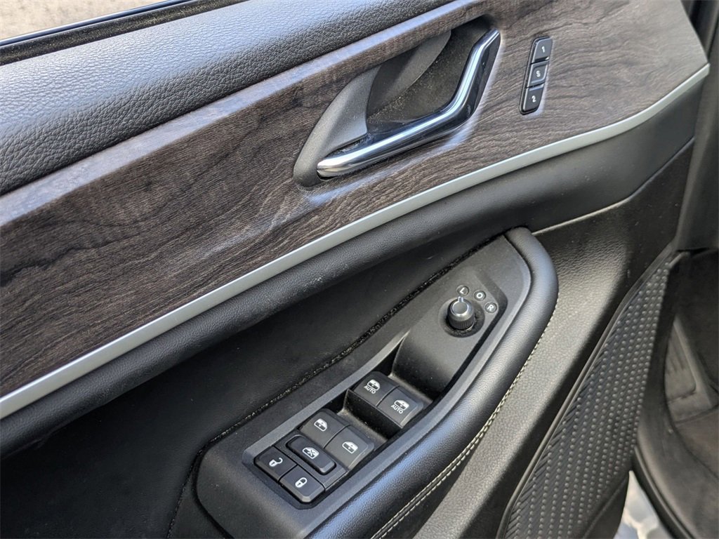Used 2024 Jeep Grand Cherokee Limited image 22