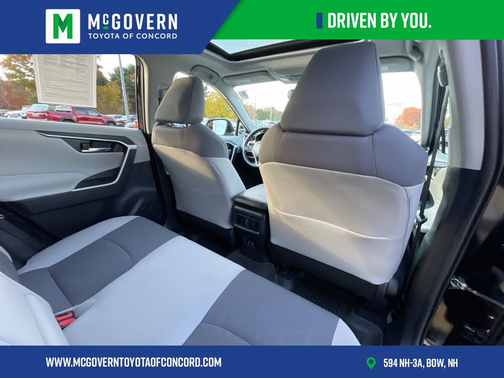 Used 2021 Toyota RAV4 XLE w/ Convenience Package AWD/4WD image 22