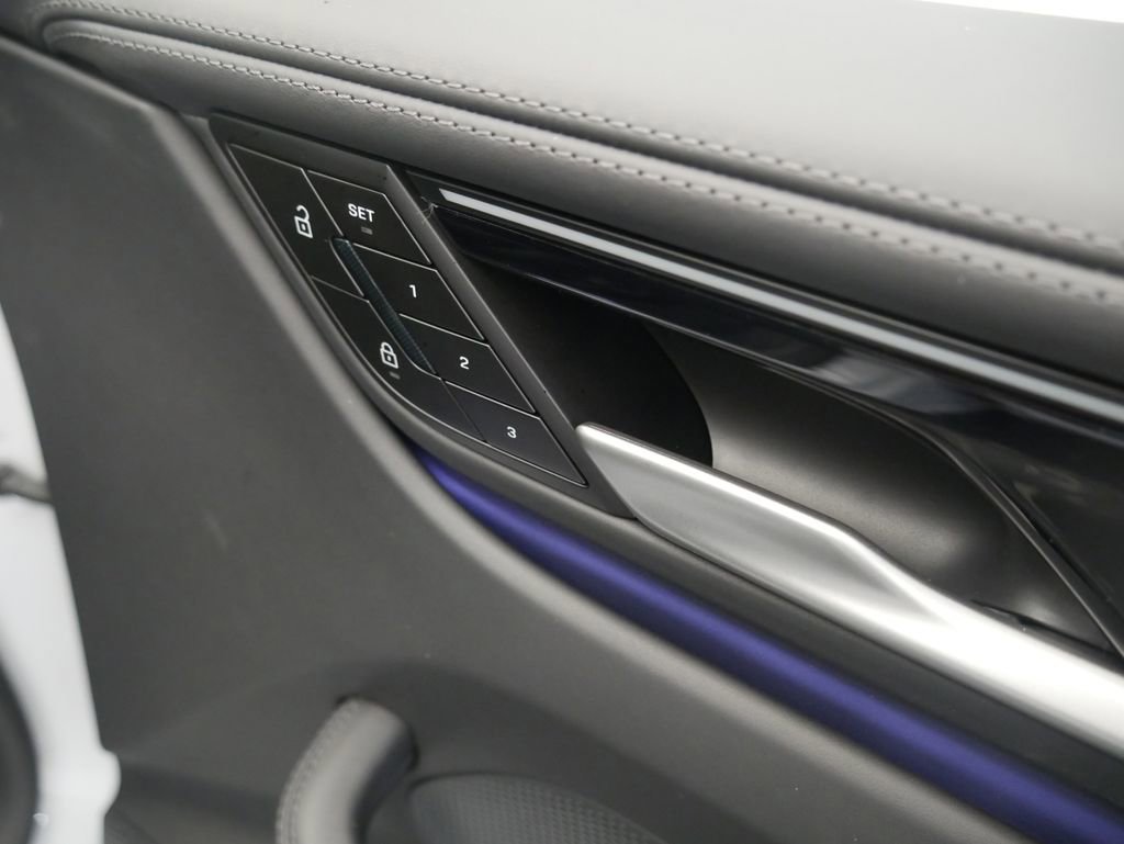 New 2026 Porsche Macan 4 Electric AWD/4WD image 27