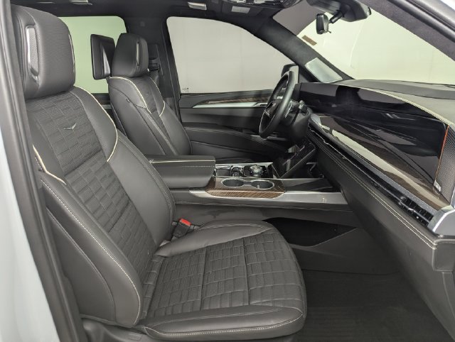 Used 2026 Cadillac Escalade Platinum Sport w/ LPO, ONYX Package AWD/4WD image 23