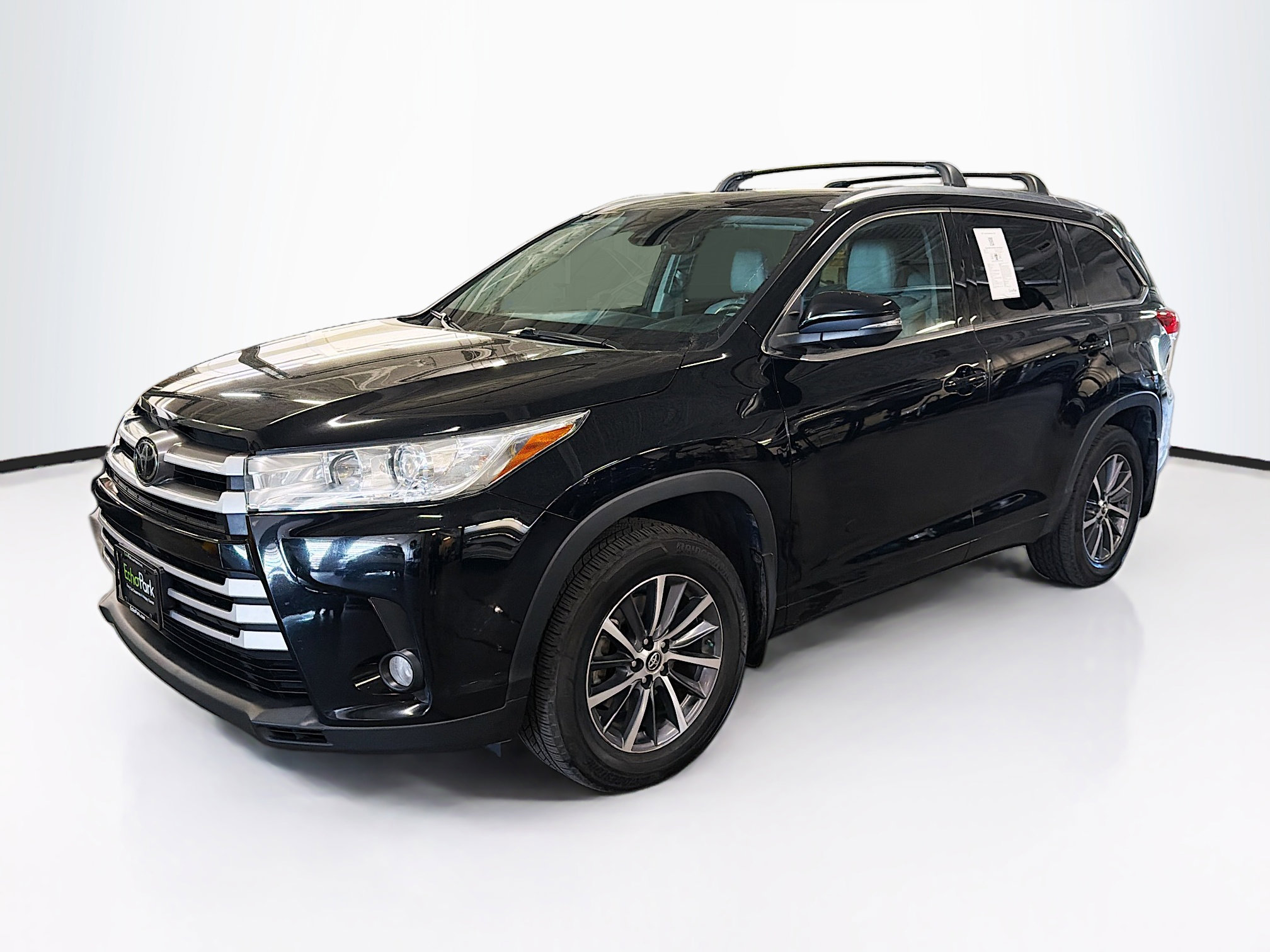 Used 2017 Toyota Highlander XLE AWD/4WD image 3