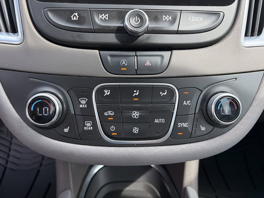 Used 2021 Chevrolet Malibu LT FWD image 24