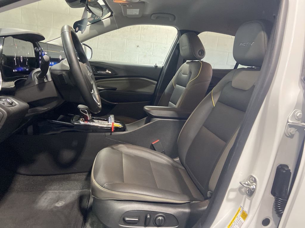 Used 2025 Chevrolet Trax ACTIV w/ Driver Confidence Package image 18