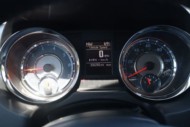Used 2015 Chrysler Town & Country Touring FWD image 14