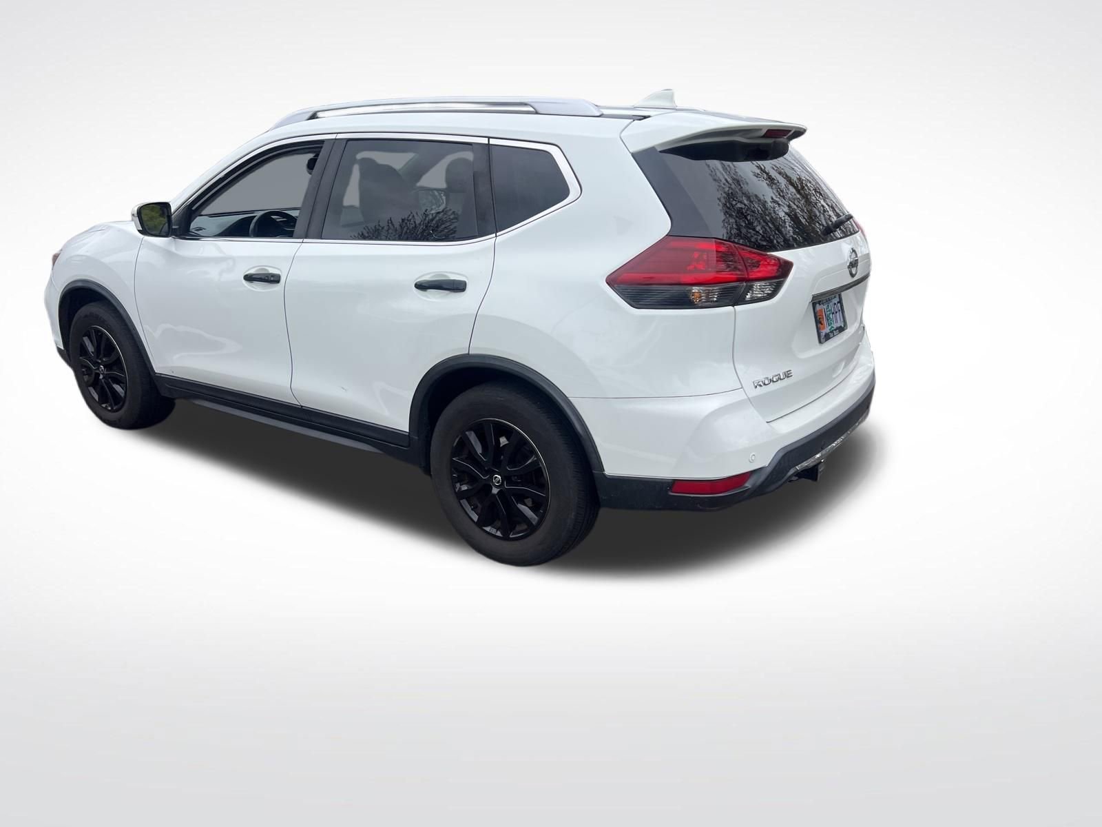 Used 2020 Nissan Rogue SV image 3