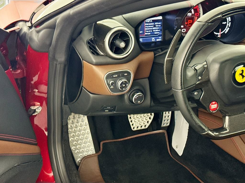Used 2016 Ferrari California T image 10