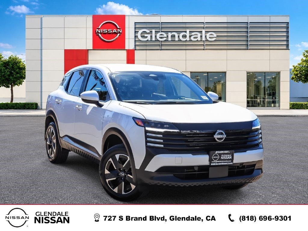 Used 2025 Nissan Kicks SV AWD/4WD image 1
