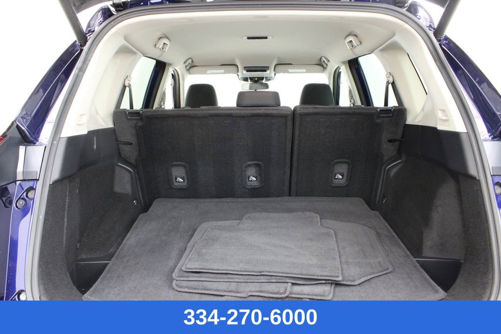 Certified 2025 Nissan Rogue SV image 27