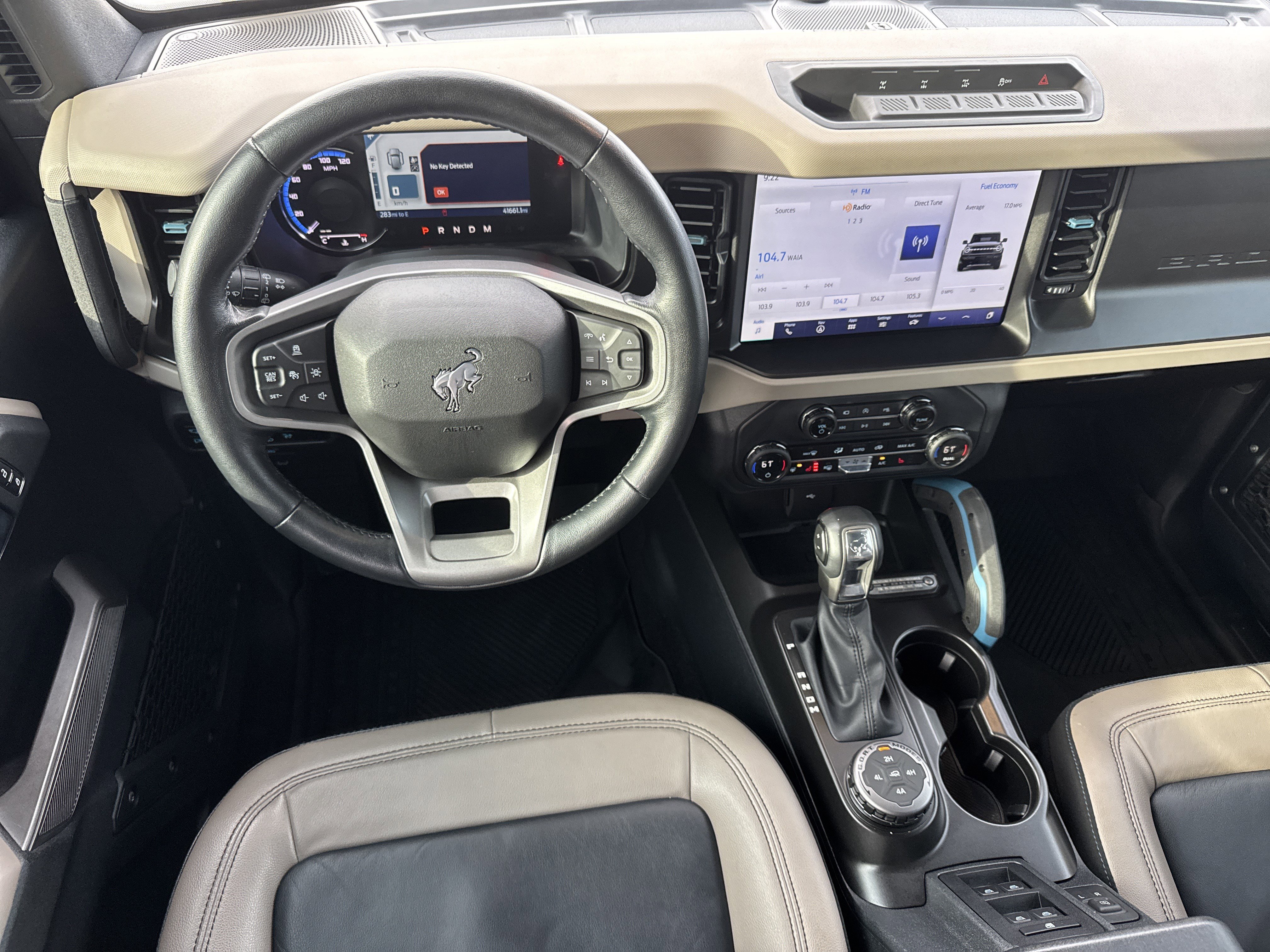 Used 2023 Ford Bronco Wildtrak image 18