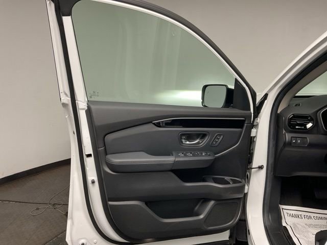 Certified 2025 Honda Pilot Touring image 9