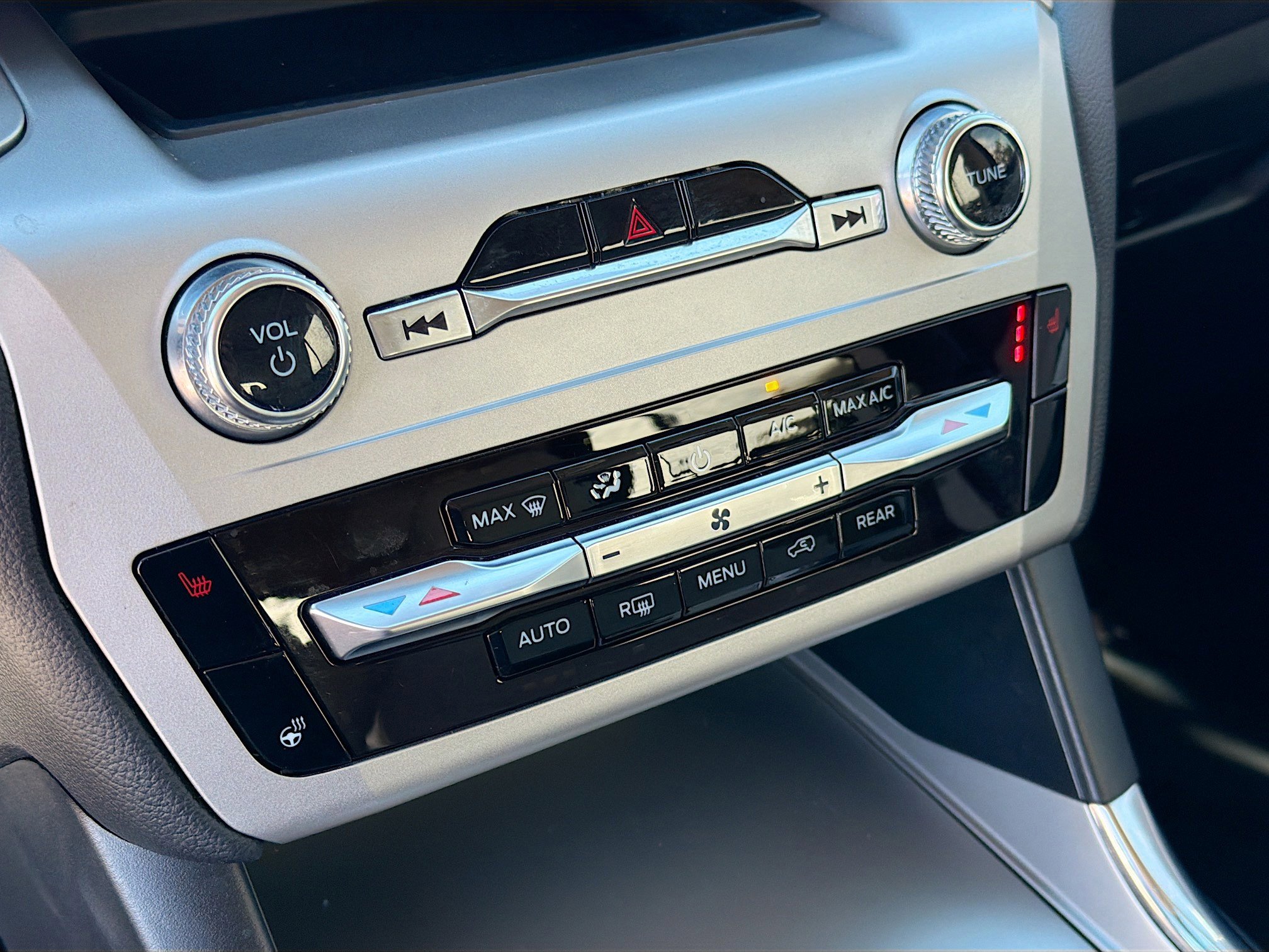 Used 2022 Ford Explorer XLT w/ Equipment Group 202A image 35