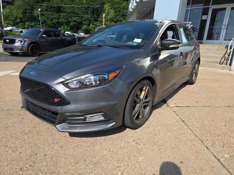 Used 2017 Ford Focus ST w/ Equipment Group 401A FWD video 3