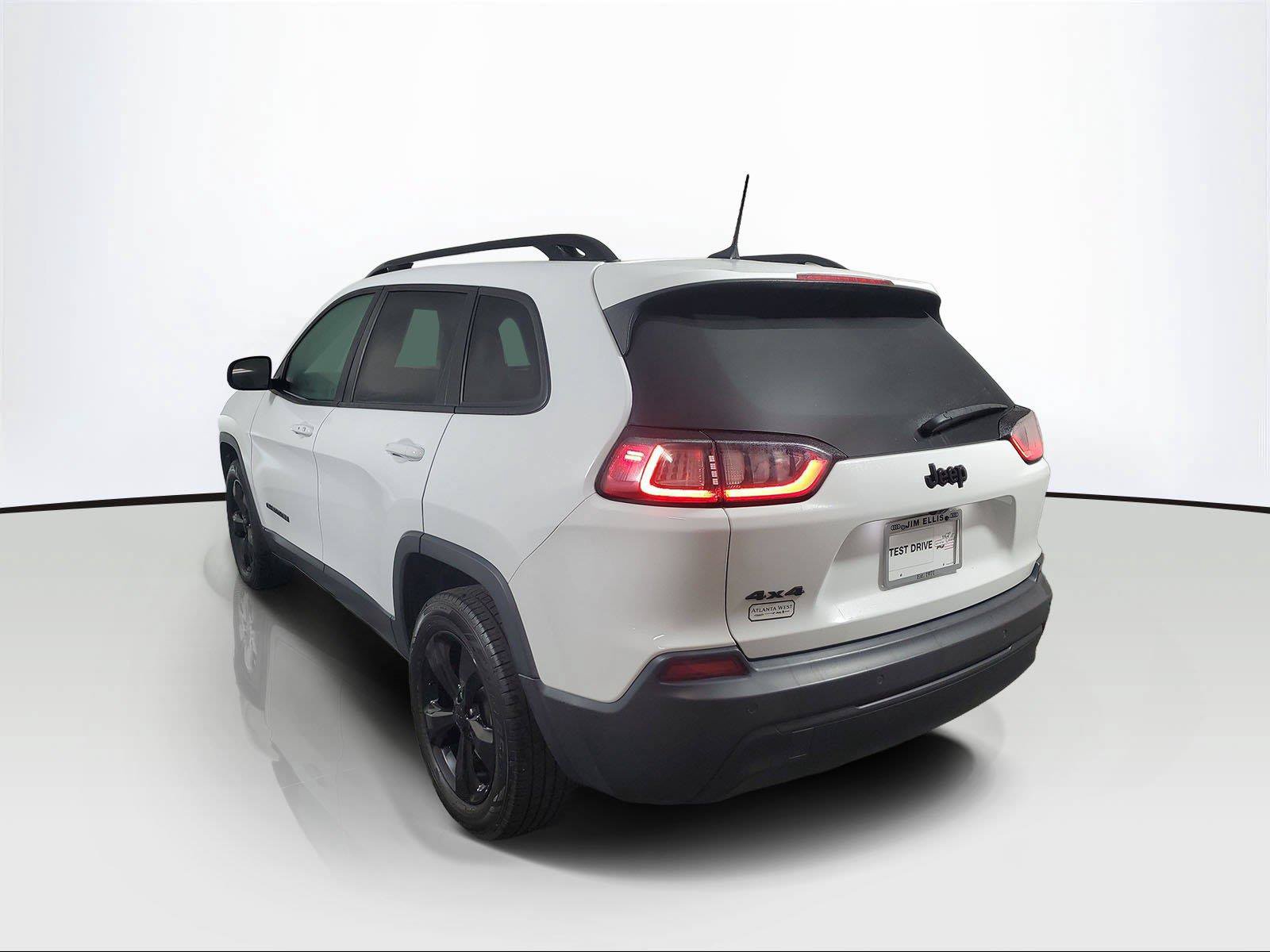 Used 2021 Jeep Cherokee Latitude Plus AWD/4WD image 4