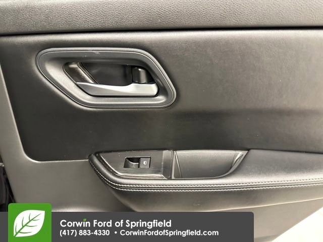 Used 2025 Nissan Rogue SV image 14