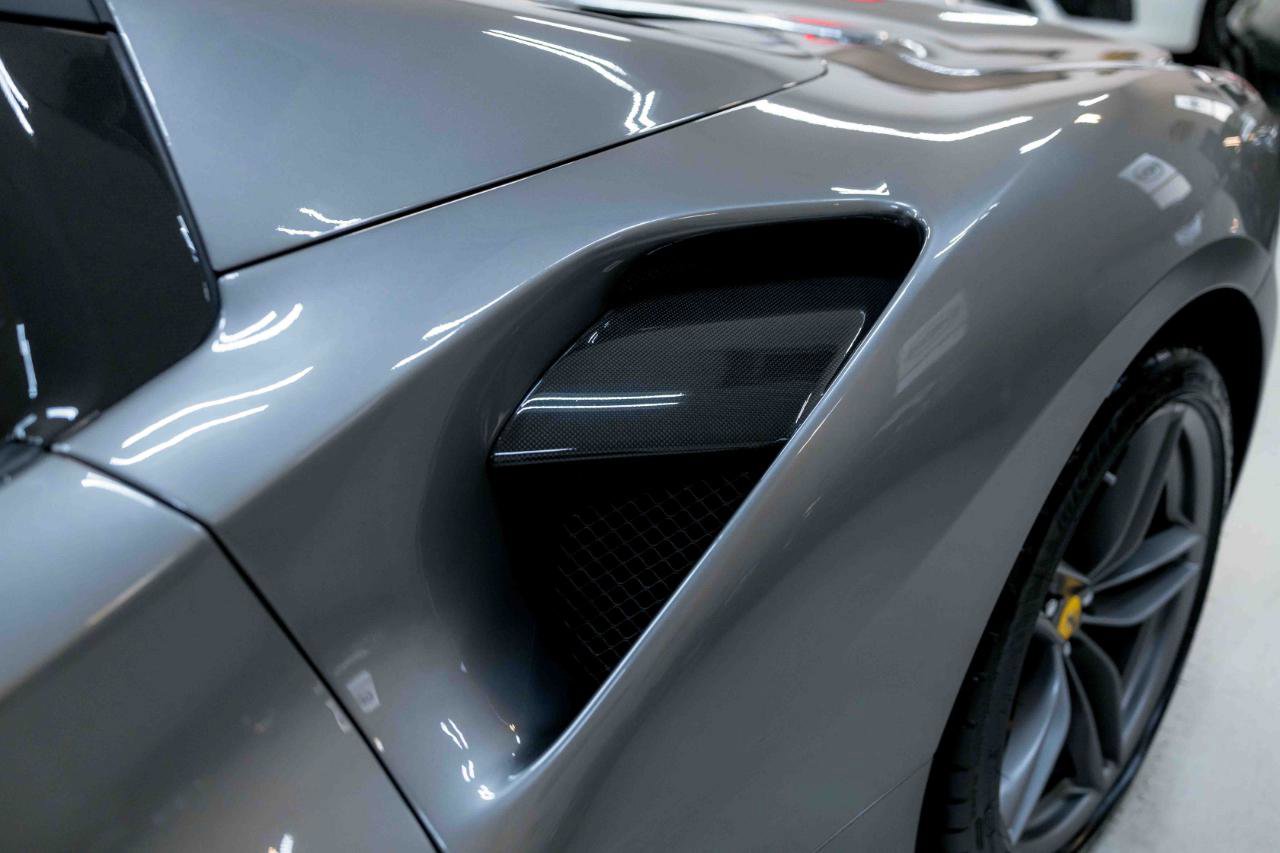 Used 2018 Ferrari 488 Spider image 32