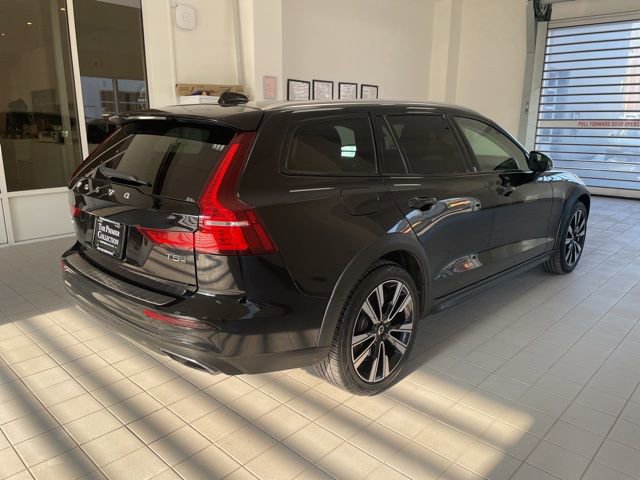 Used 2021 Volvo V60 T5 Cross Country w/ Climate Package image 4