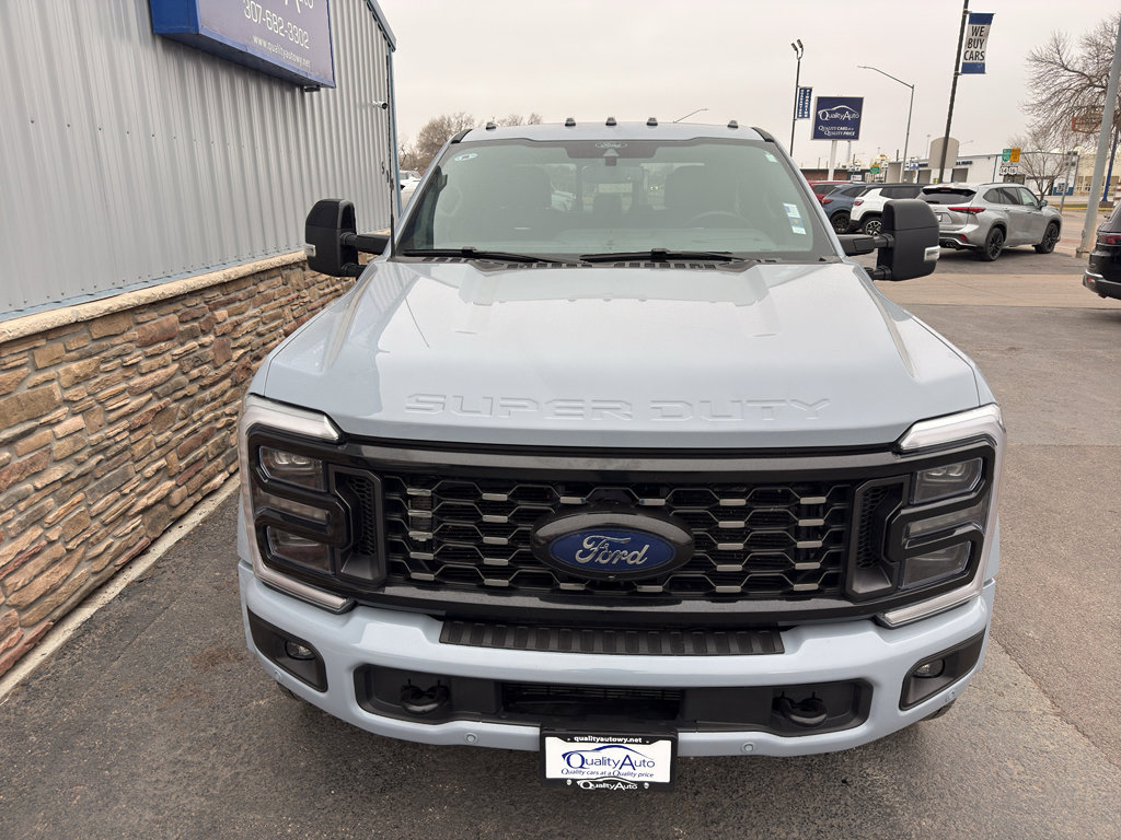 Used 2025 Ford F450 Platinum w/ FX4 Off-Road Package image 3