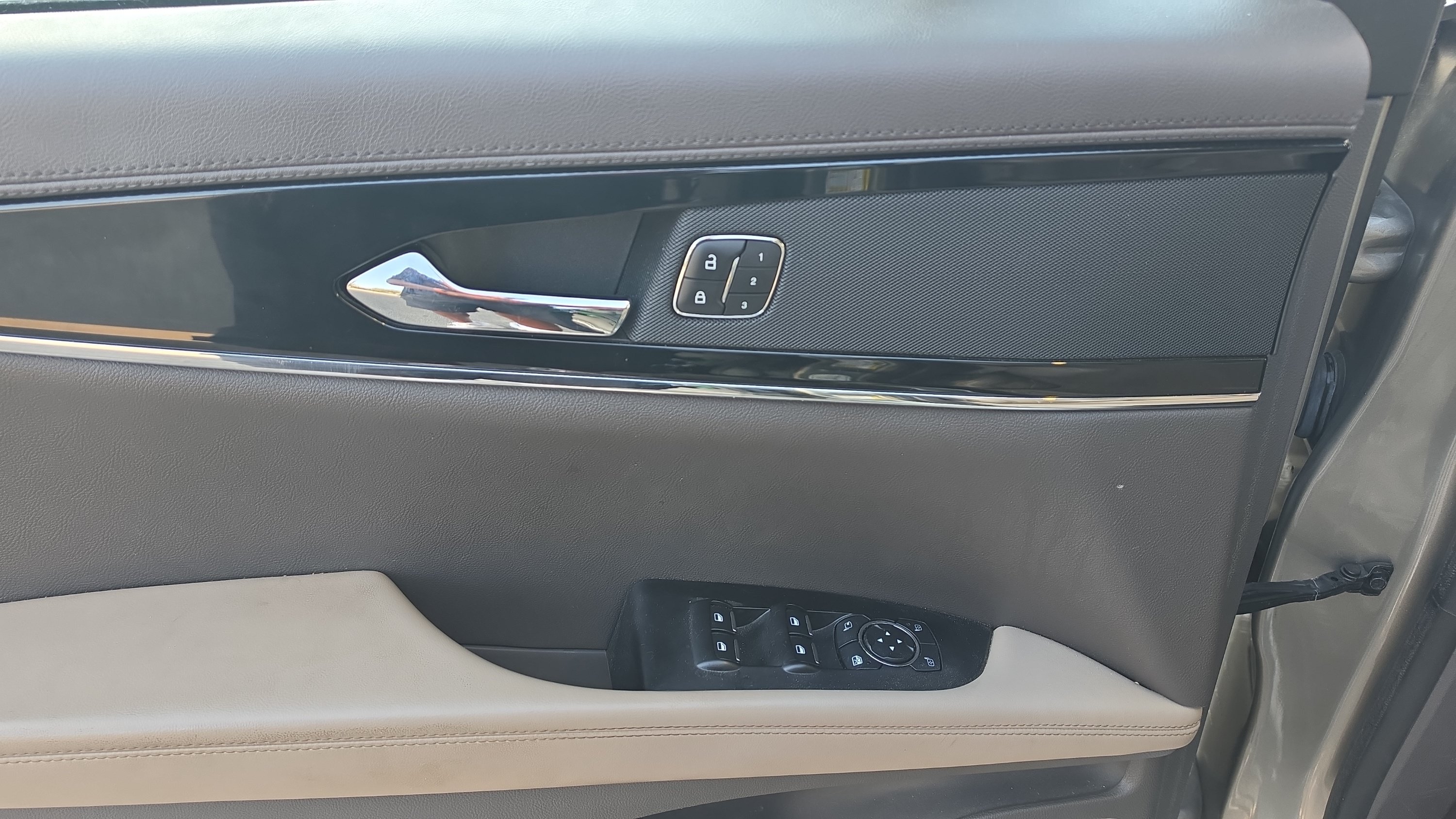 Used 2023 Lincoln Nautilus Reserve FWD image 11