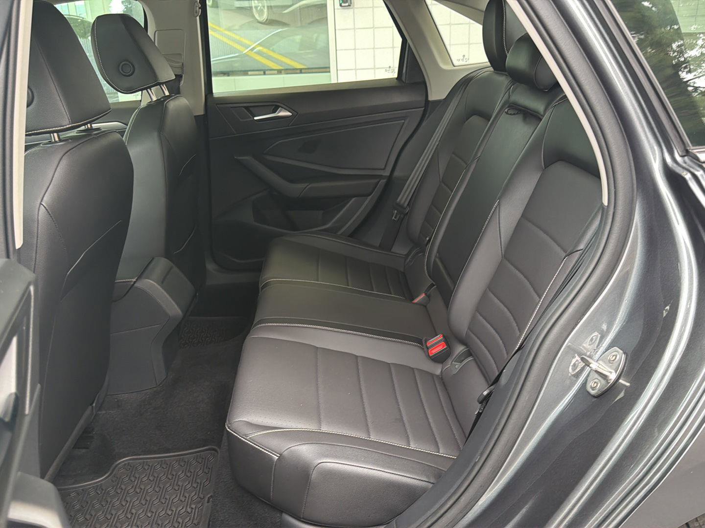 Used 2023 Volkswagen Jetta SE w/ Panoramic Sunroof Package FWD image 17