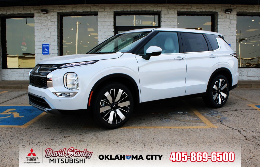New 2025 Mitsubishi Outlander SE image 1
