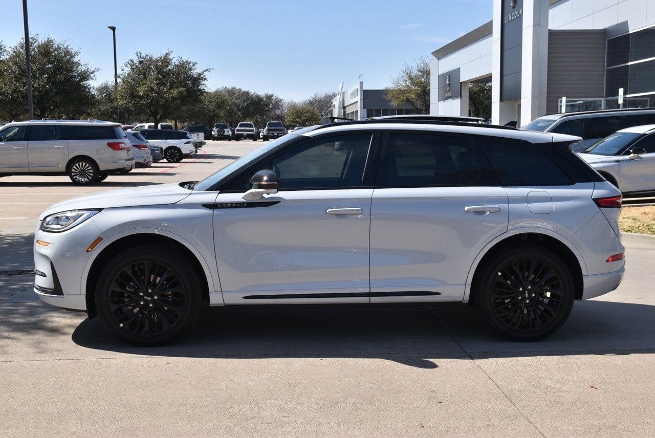 New 2026 Lincoln Corsair Reserve w/ Jet Appearance Package FWD image 11