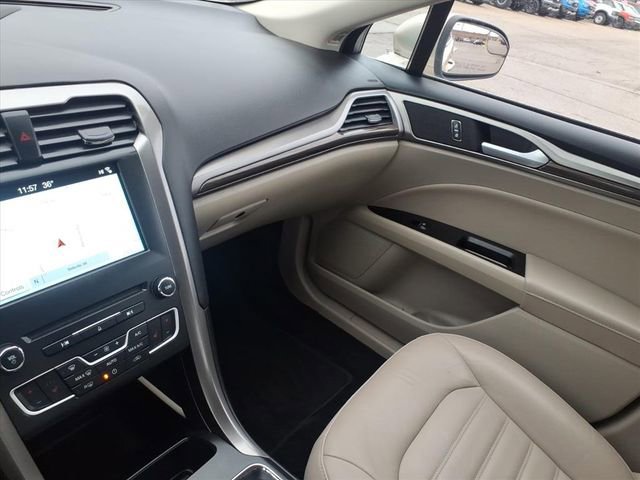 Used 2018 Ford Fusion SE w/ Equipment Group 602A image 25
