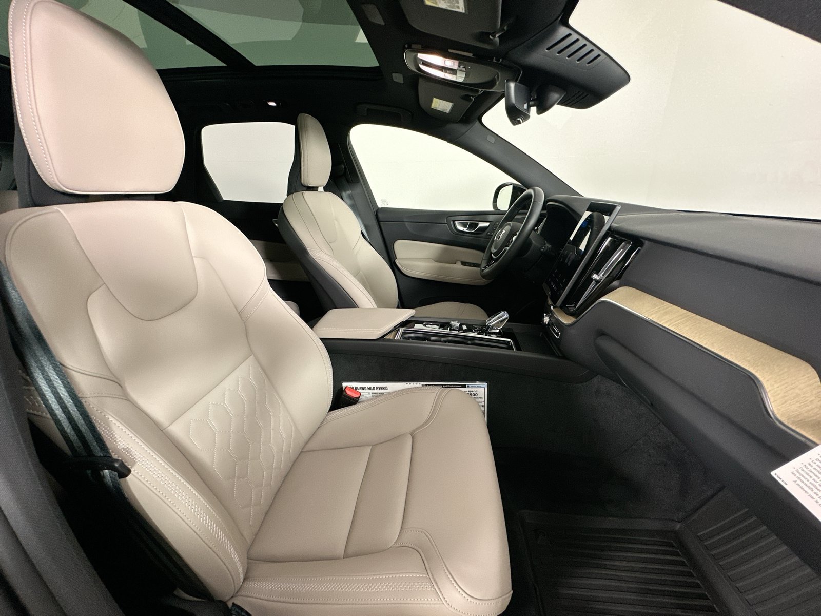 New 2026 Volvo XC60 B5 Plus w/ Protection Package Premier AWD/4WD image 42