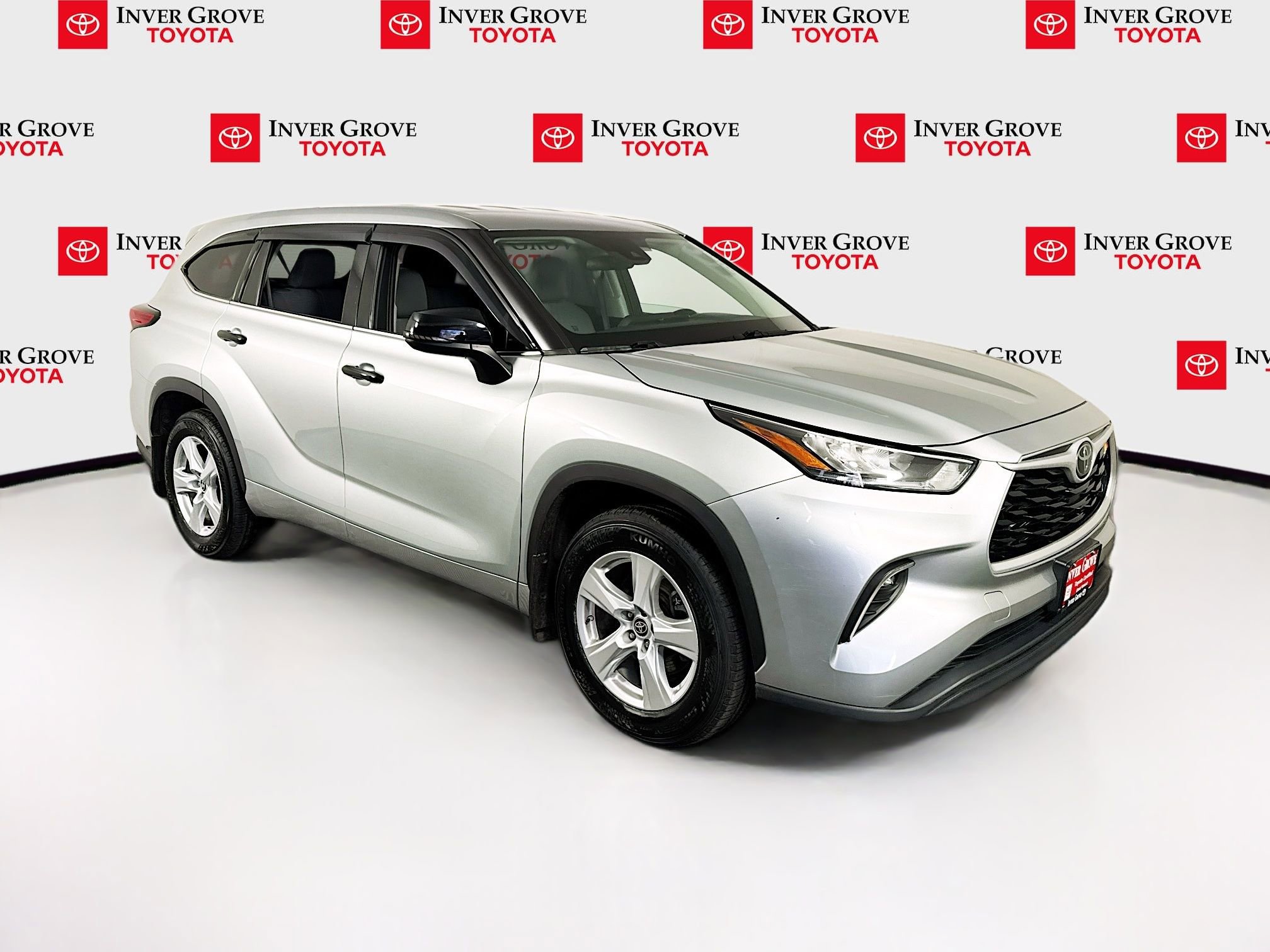 Used 2020 Toyota Highlander LE image 3