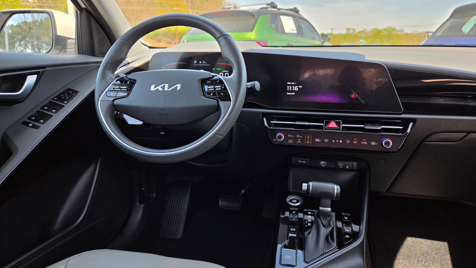 Used 2023 Kia Niro EX image 27