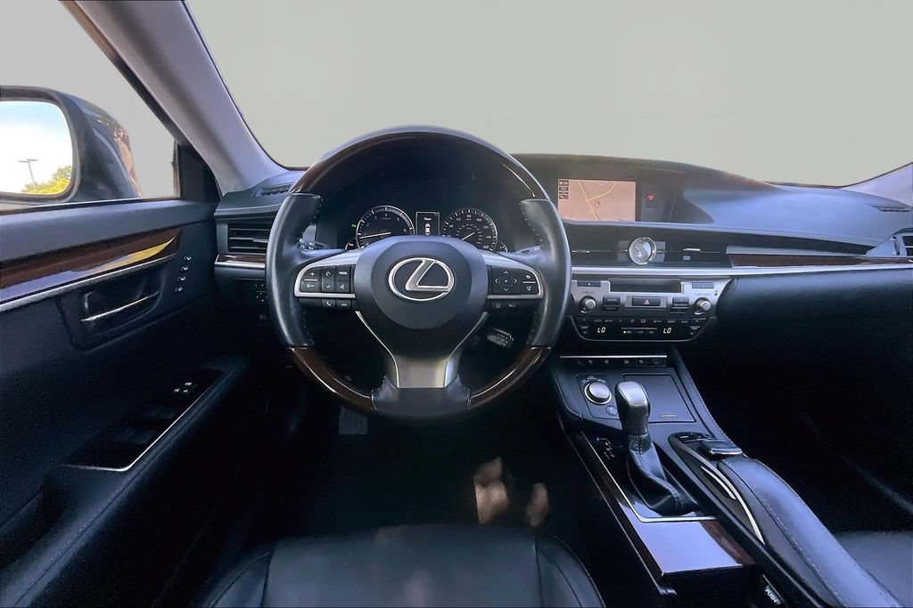 Used 2017 Lexus ES 350 w/ Luxury Package FWD image 10