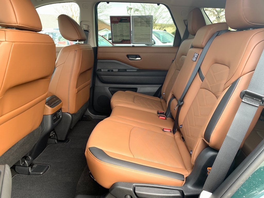 Used 2024 Nissan Pathfinder Platinum w/ Cargo Package image 21