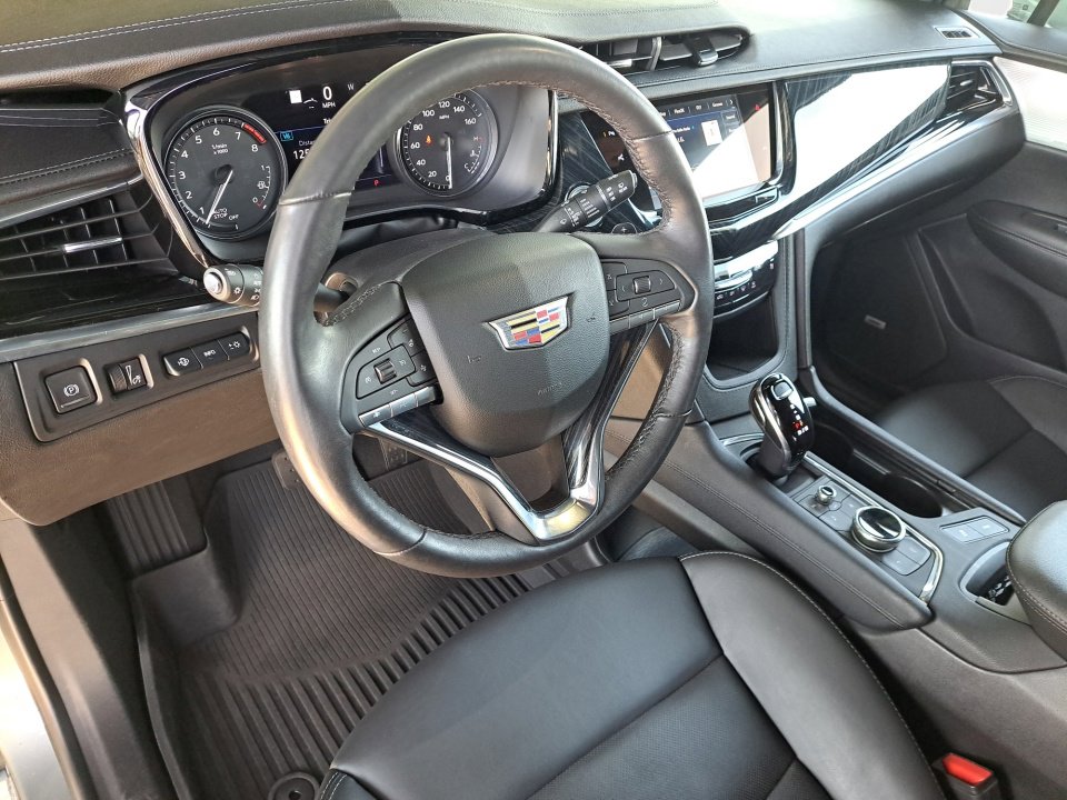 Certified 2024 Cadillac XT6 Premium Luxury w/ Technology Package FWD image 10
