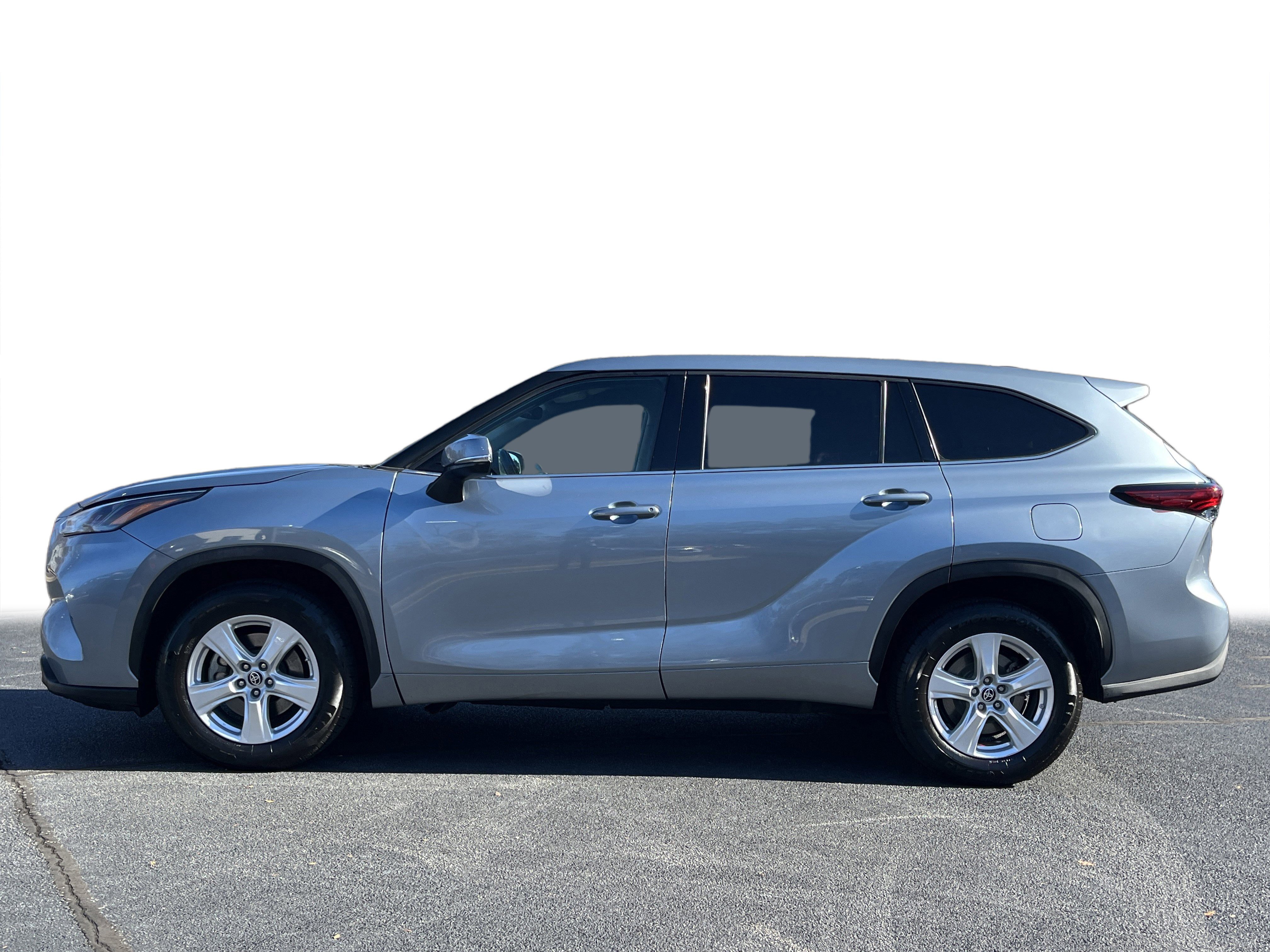 Used 2022 Toyota Highlander LE image 20