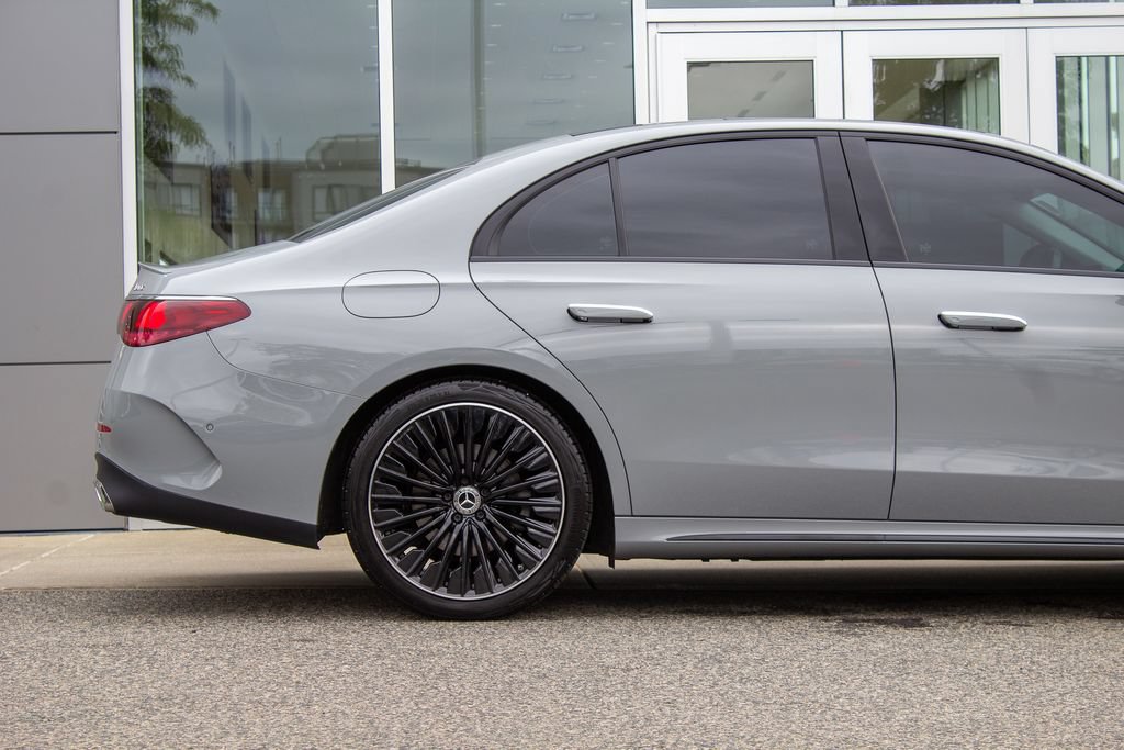 Used 2024 Mercedes-Benz E 350 4MATIC Sedan image 6