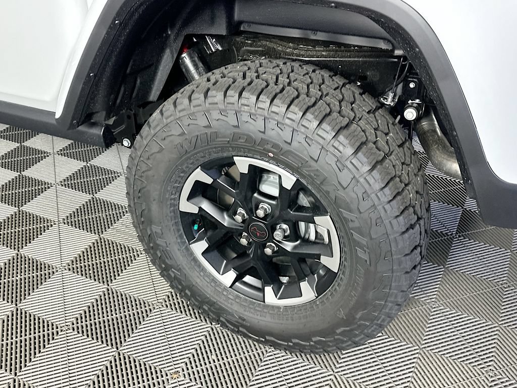 New 2026 Jeep Gladiator Rubicon w/ Technology Group AWD/4WD image 38