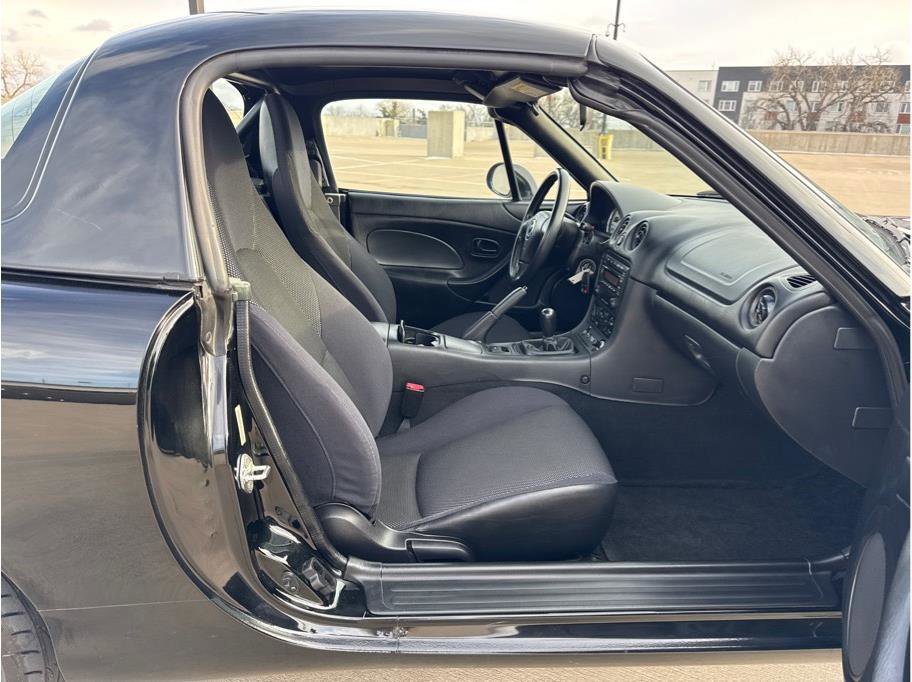 Used 2002 MAZDA MX-5 Miata image 10