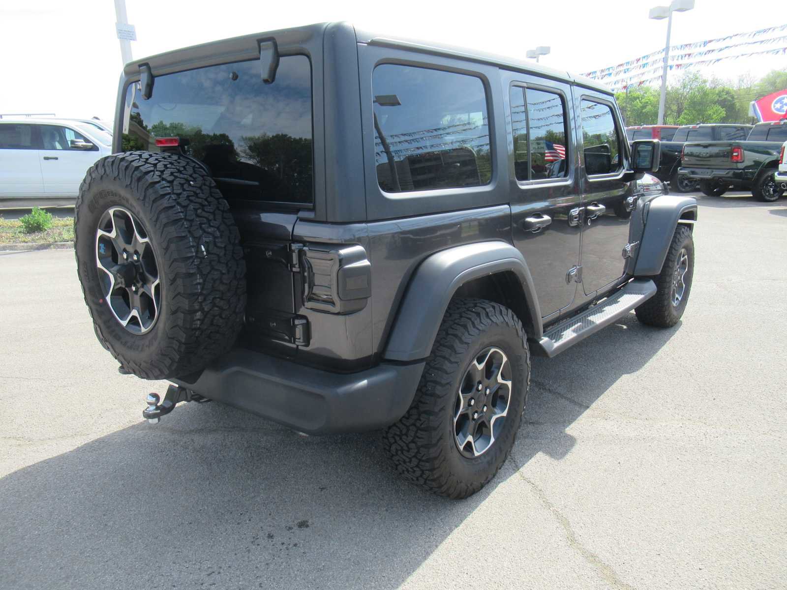 Used 2025 Jeep Wrangler Sport S image 7