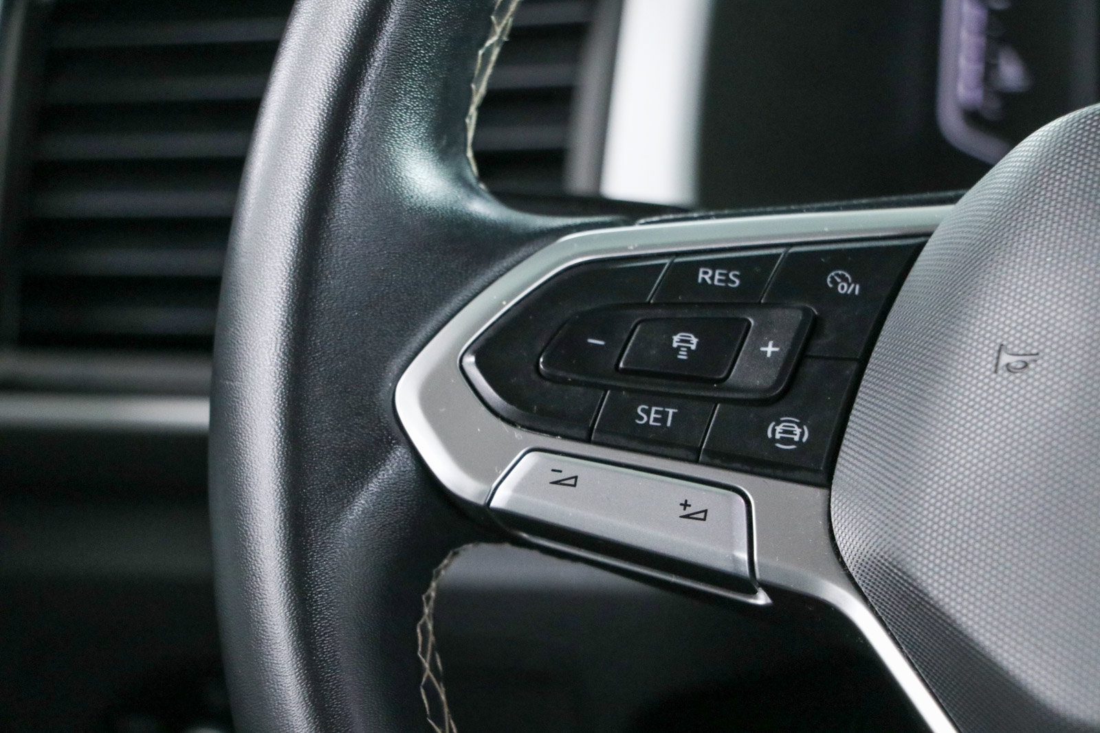 Used 2022 Volkswagen Atlas SE FWD image 13