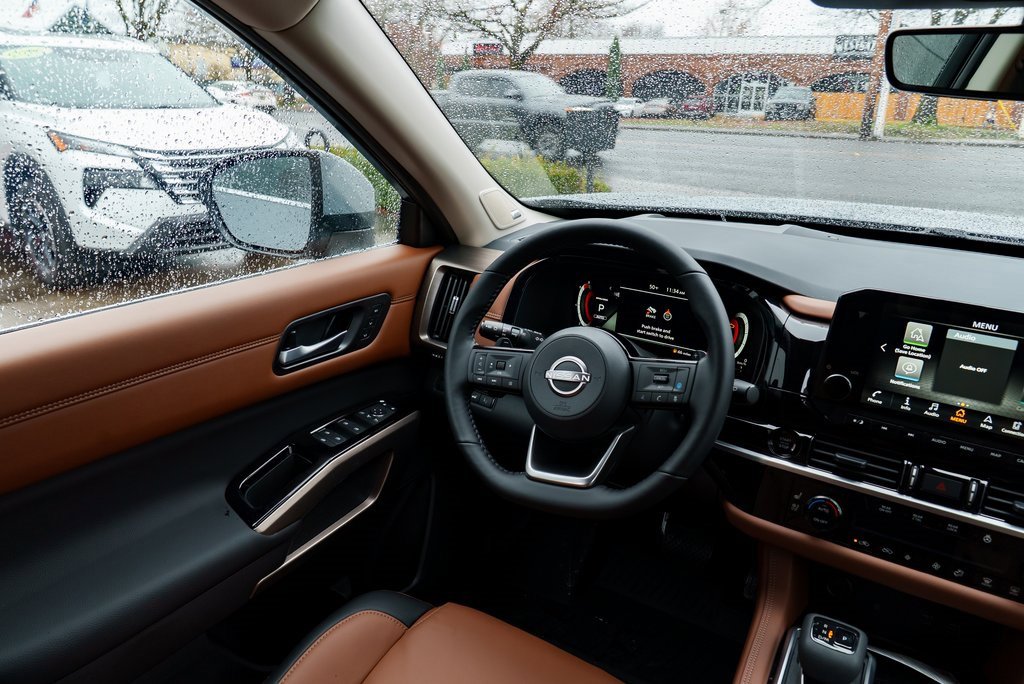 New 2025 Nissan Pathfinder Platinum image 12