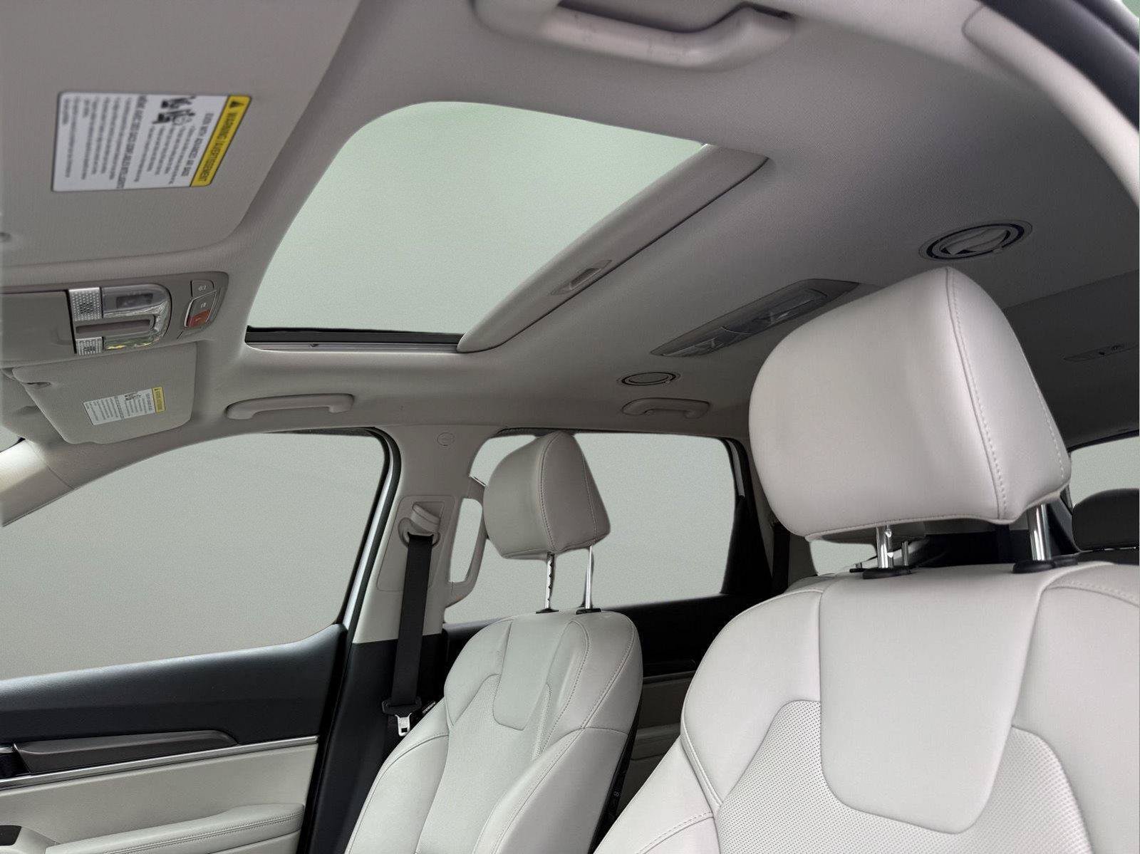 Used 2025 Kia Telluride S FWD image 6
