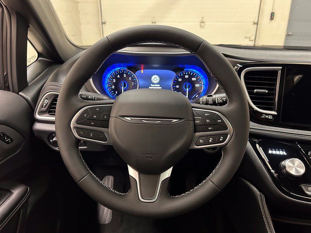 New 2027 Chrysler Pacifica Limited FWD image 19