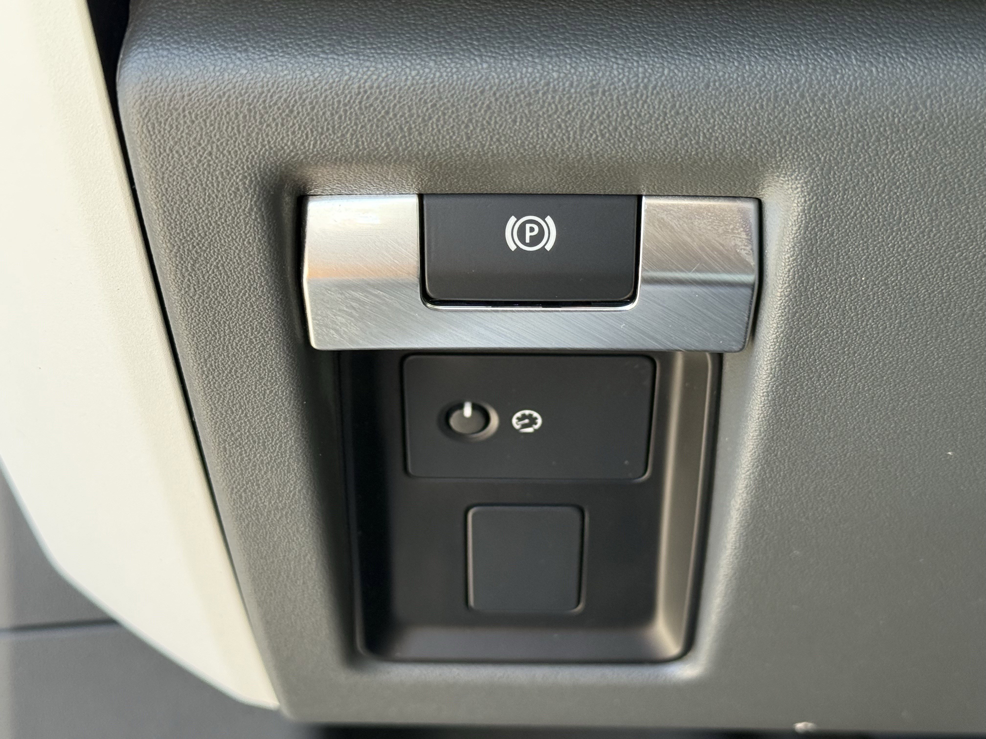 Used 2023 Land Rover Defender 130 First Edition image 24