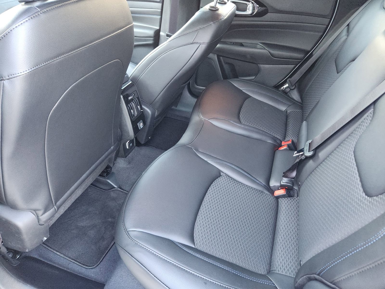 New 2026 Jeep Compass Latitude image 24