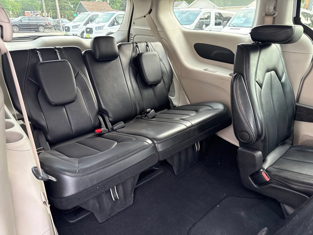 Used 2024 Chrysler Pacifica Touring-L FWD image 33
