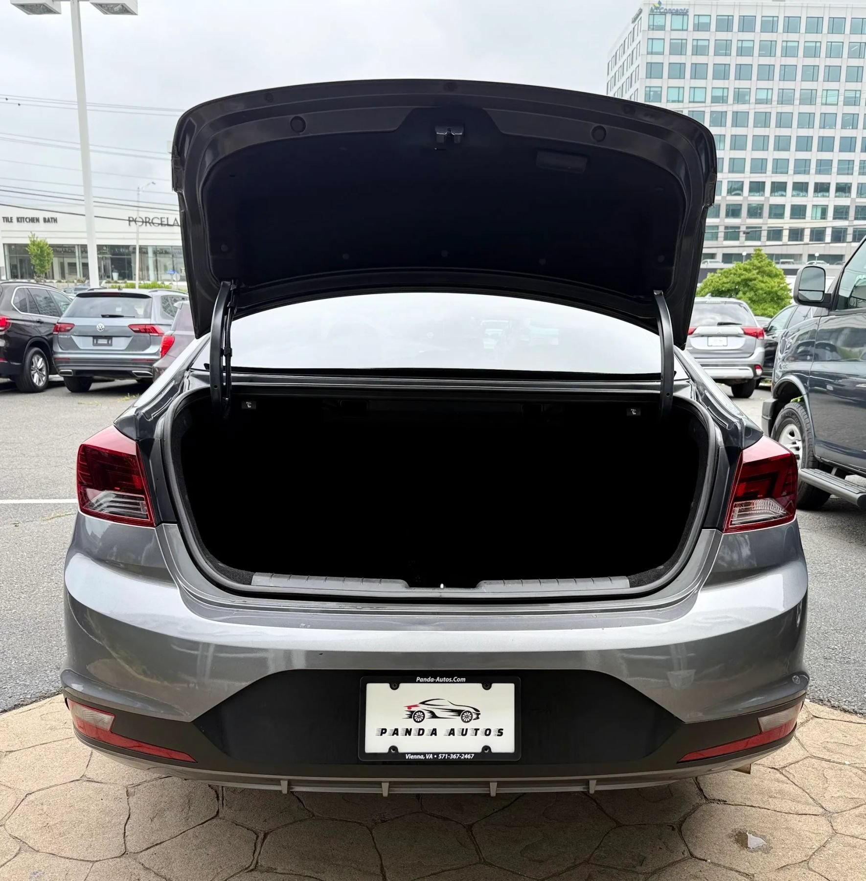 Used 2019 Hyundai Elantra SE w/ Cargo Package FWD image 37