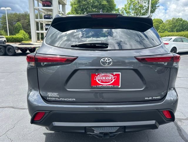 Used 2024 Toyota Highlander XLE AWD/4WD image 8