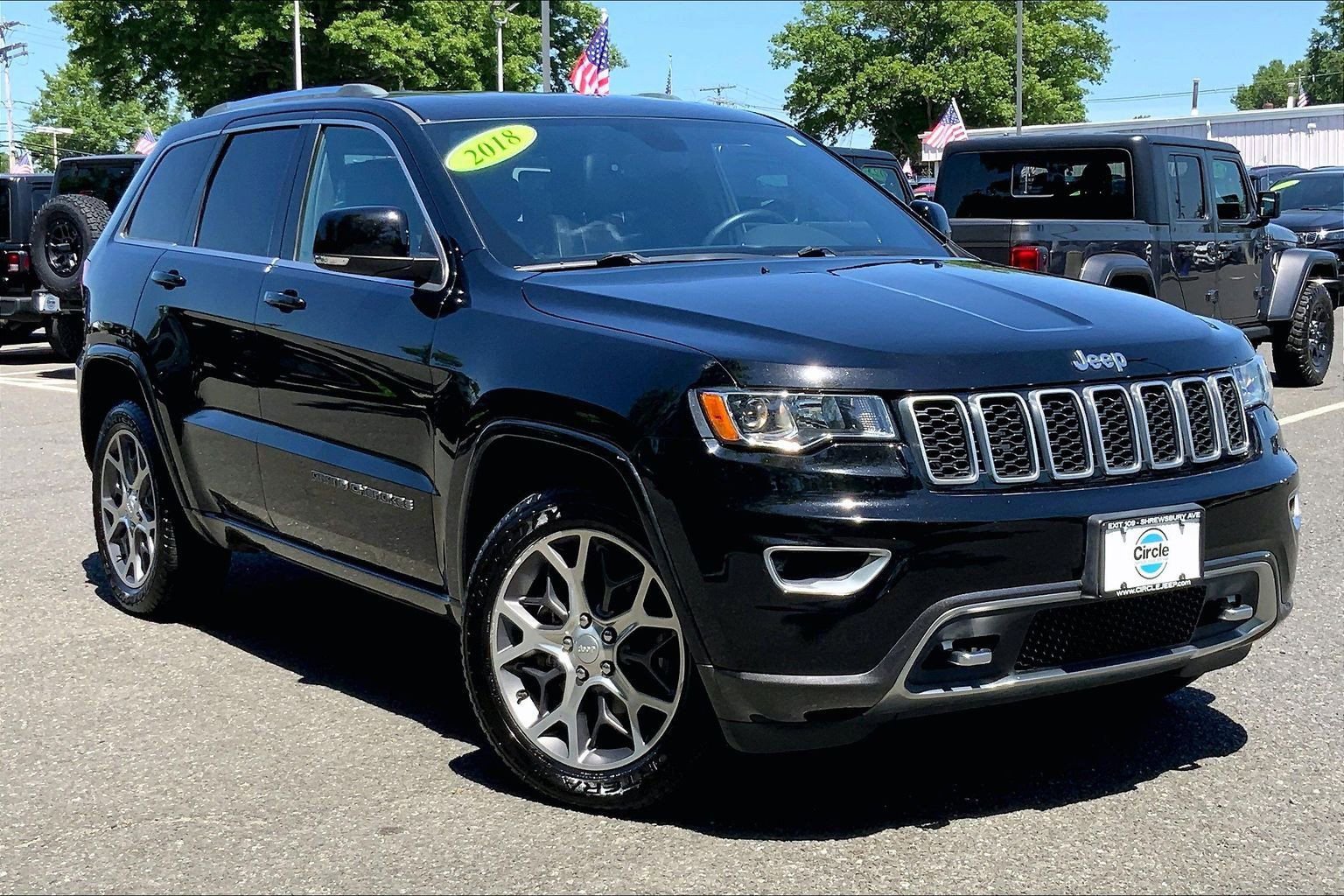 Used 2018 Jeep Grand Cherokee Limited AWD/4WD image 2