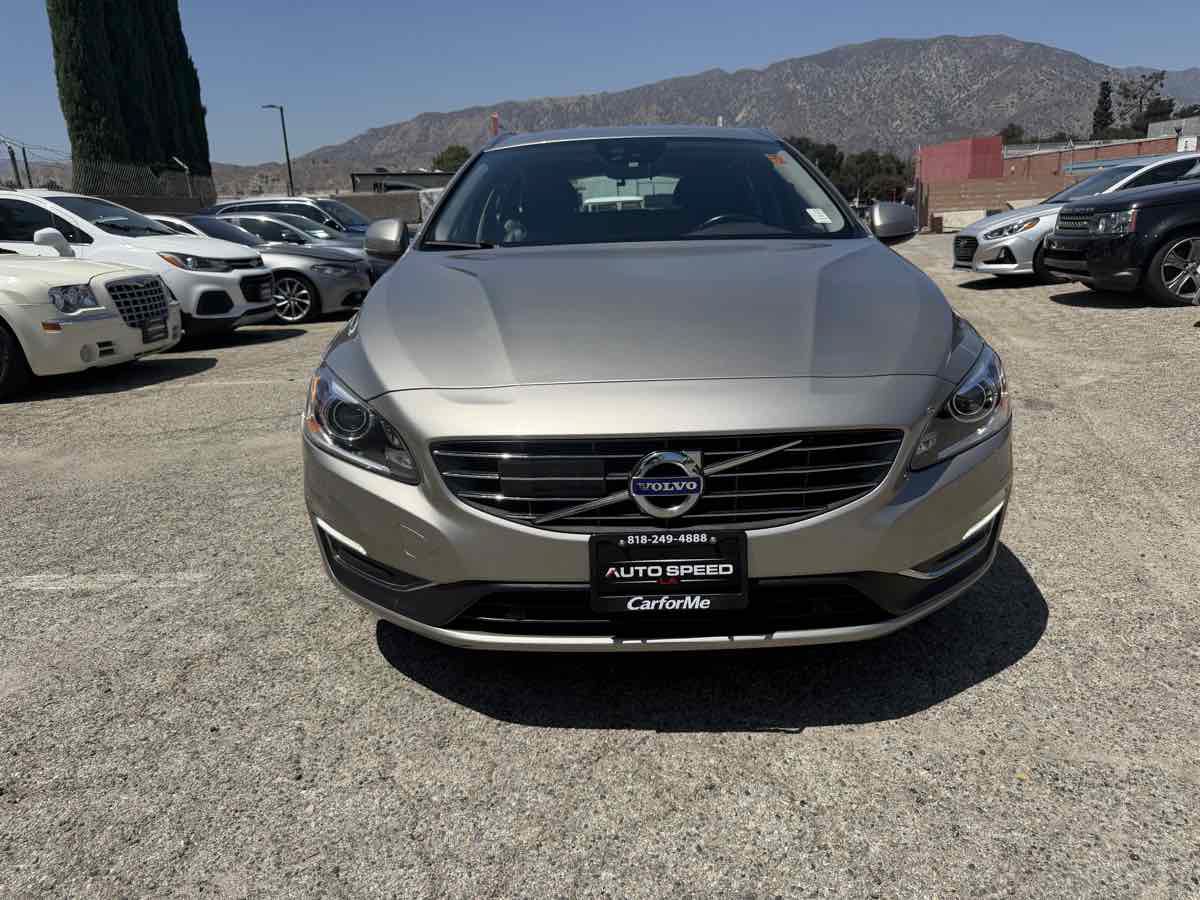 Used 2016 Volvo V60 T5 Platinum FWD image 2