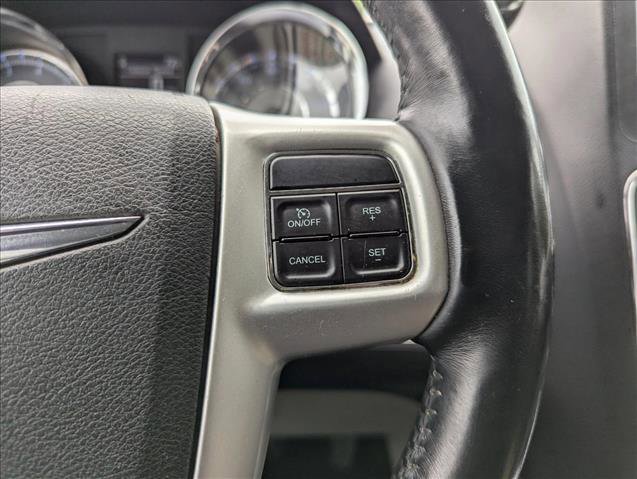 Used 2015 Chrysler Town & Country Touring-L w/ Driver Convenience Group FWD image 14
